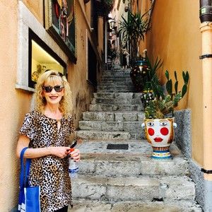 Meet your Posher, Rhonda